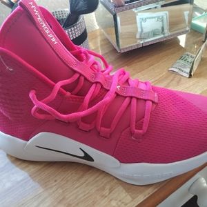 Nike Hyperdunk - Breast Cancer Awareness